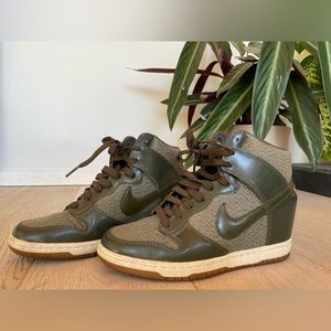 Nike women’s high top platform sneaker